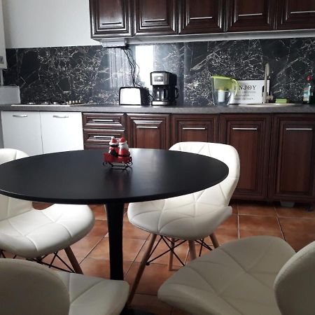 Hellen'S Ultracentral Apartament Buzău Buitenkant foto