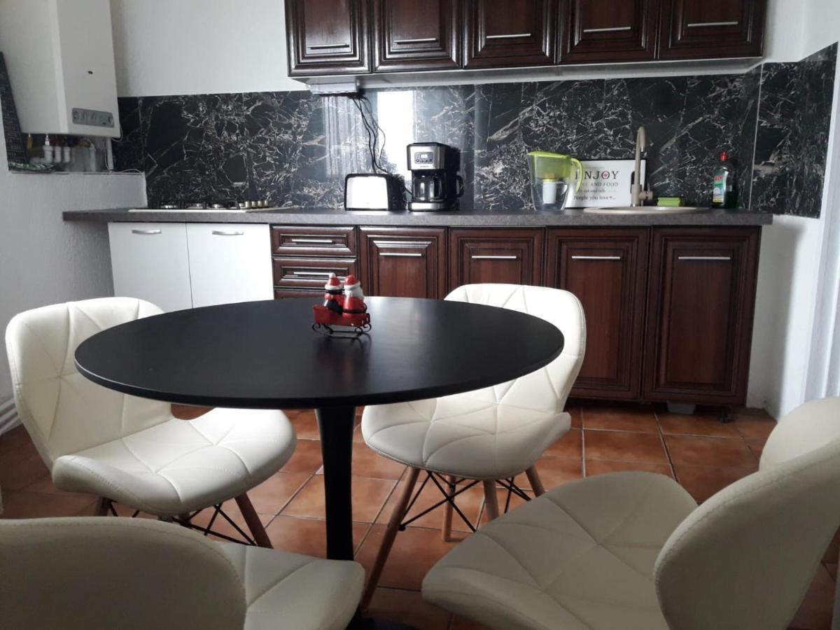 Hellen'S Ultracentral Apartament Buzău Buitenkant foto